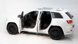 Jeep Grand Cherokee Summit 2017 Automatic almalakeamotors الملكية موتورز